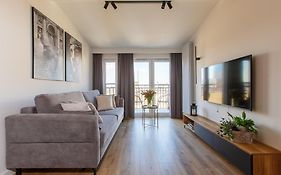 Apartamenty PREMIUM 55 Faktura VAT, obok Rynku Centrum, Parking, wysoki standard, spokojna i cicha okolica, Parking, high standard, peaceful&quiet area